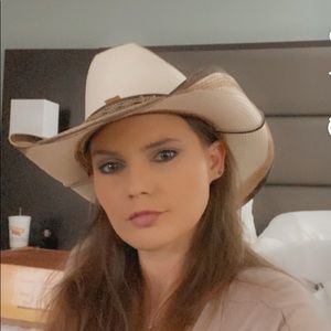 Meet your Posher, Angelica